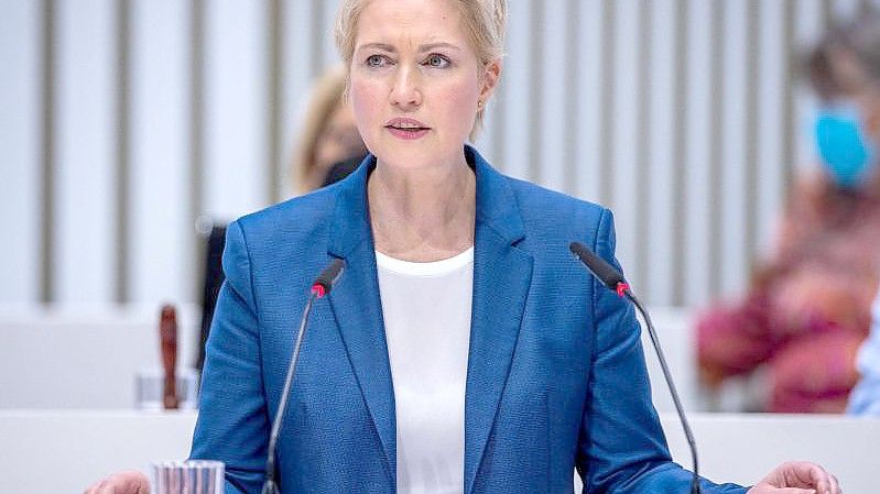 Ministerpräsidentin Manuela Schwesig (SPD) im Landtag von Mecklenburg-Vorpommern. Foto: Jens Büttner/dpa