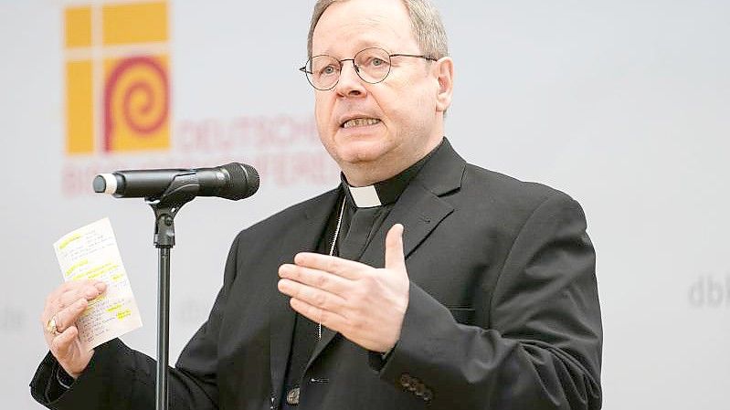 Fordert offen über Macht und Machtmissbrauch in der Kirche zu sprechen: Georg Bätzing. Foto: Nicolas Armer/dpa