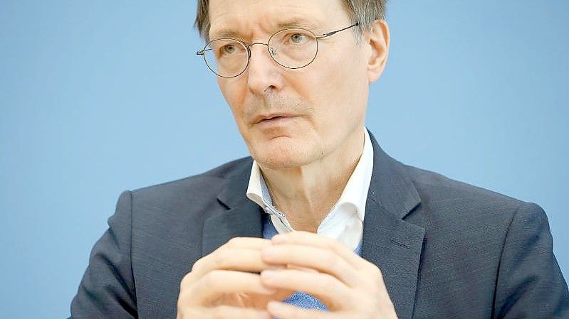 Bundesgesundheitsminister Karl Lauterbach soll im Fokus von Extremisten gestanden haben. Foto: Carsten Koall/dpa