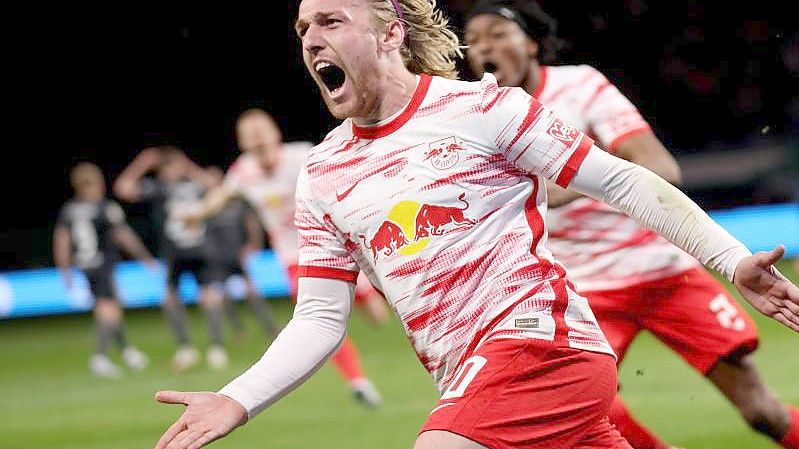 Leipzigs Emil Forsberg jubelt nach seinem Treffer zum 2:1. Foto: Jan Woitas/dpa