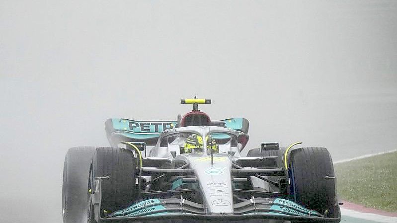 Verpasste bereits zum zweiten Mal in diesem Jahr die Top Ten in einer Qualifikation: Lewis Hamilton. Foto: Luca Bruno/AP/dpa