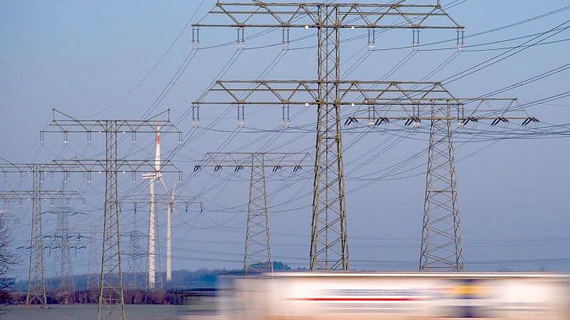 Wegen der stark steigenden Energiepreise verschieben laut einer Umfrage viele Firmen Investitionen - und müssen Preise erhöhen. Foto: Klaus-Dietmar Gabbert/dpa-Zentralbild/dpa