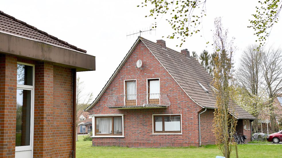 In dem Wohngebäude direkt hinter dem Rathaus soll ein Mehrgenerationenhaus entstehen. Foto: Stromann