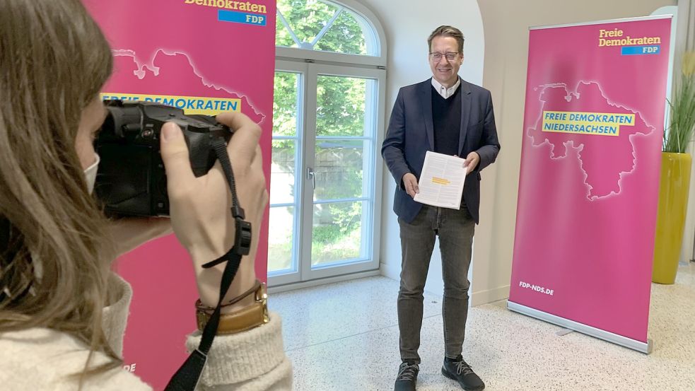 „Wir brauchen einen echten Digitalisierungsminister“: Stefan Birkner, FDP-Landeschef und Spitzenkandidat für die Landtagswahl in Niedersachsen am 9. Oktober, hat am Dienstag vor der Presse das Wahlprogramm der Liberalen vorgestellt. Foto: Lars Laue