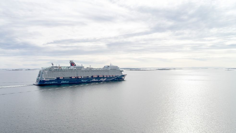 Die Mein Schiff 2 fährt durch schwedische Gewässer: Aufgrund des Ukraine-Kriegs wird Tui unter anderem Visby anstelle von St. Petersburg anlaufen. Foto: imago images/Bihlmayerfotografie