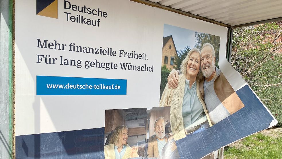 In Leer hängen die Plakate der Deutschen Teilkauf beispielsweise an der Logabirumer Straße. Foto: Kierstein