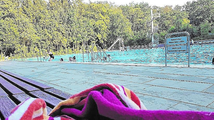 Die Badehandtücher können im Schrank bleiben. Das Freibad in Papenburg wird 2022 nicht öffnen Archiv/Daniel Gonzalez-Tepper