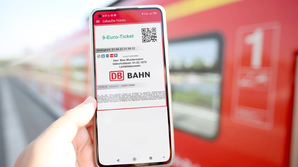 Das bundesweite 9-Euro-Ticket für Bus und Bahn soll am 23. Mai in den Verkauf gehen. Bis dahin kann noch einiges passieren. (Symbolbild) Foto: imago-images/aal.photo