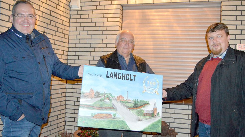 Thomas Wahrheit (von links), Bernhard Robbers und Stefan Drieling vom Festkomitee in Langholt. Die Jubiläumsfeier soll nun 2024 stattfinden. Archivfoto: Weers