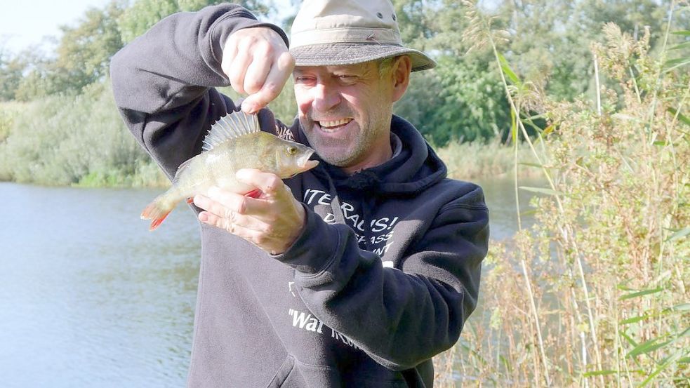 „Rute raus, der Spaß beginnt!“-Moderator und Angel-Profi Heinz Galling hatte nach Ansicht der Tierrechtsorganisation Peta einen Fisch gequält. Foto: Udo Rahn/SHZ/Archiv