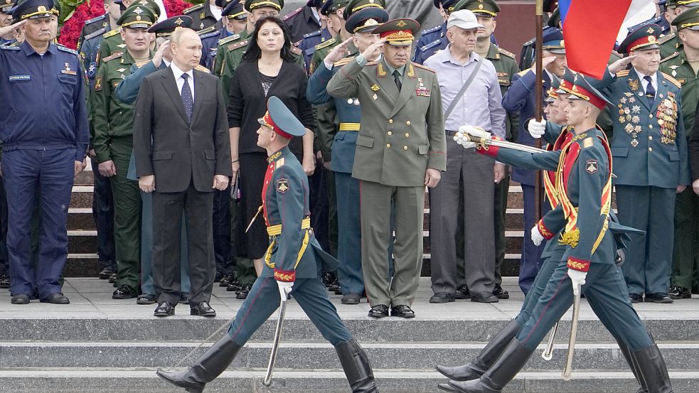 Nichts gelernt aus der Geschichte? Wladimir Putin gedenkt am 22. Juni der Opfer des Überfalls der Nationalsozialisten auf die Sowjetunion vor 81 Jahren. Er selbst führt seit nunmehr vier Monaten einen Angriffskrieg in der Ukraine. Foto: picture alliance/dpa/AP