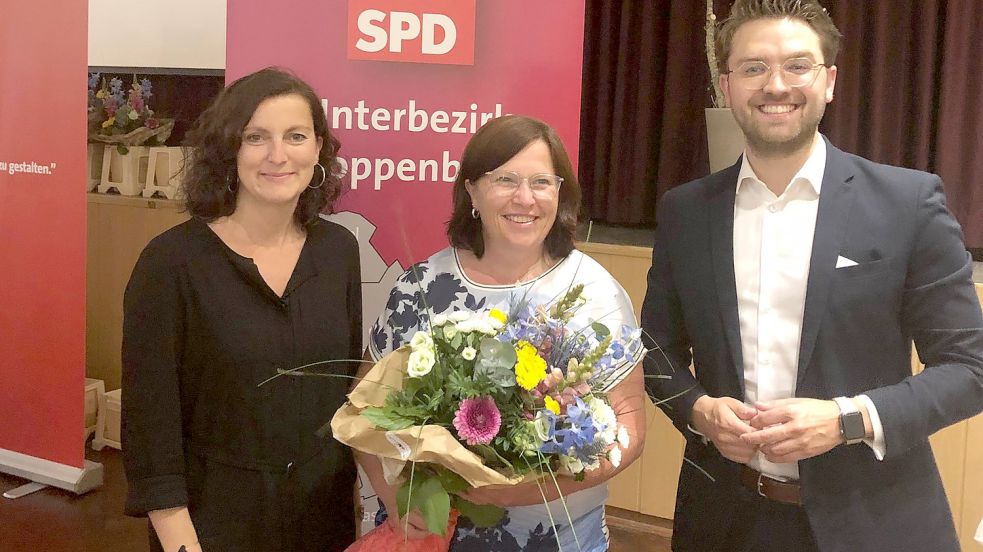 Christiane Priester (Mitte) mit ihren Stellvertretern Pia van de Lageweg und Jan Oskar Höffmann. Foto: SPD