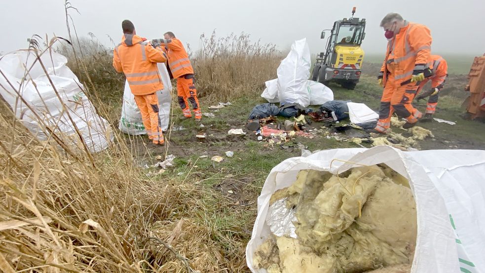 Dämmwolle wurde einfach in den Westerhammrich geworfen. Foto: Stadtwerke