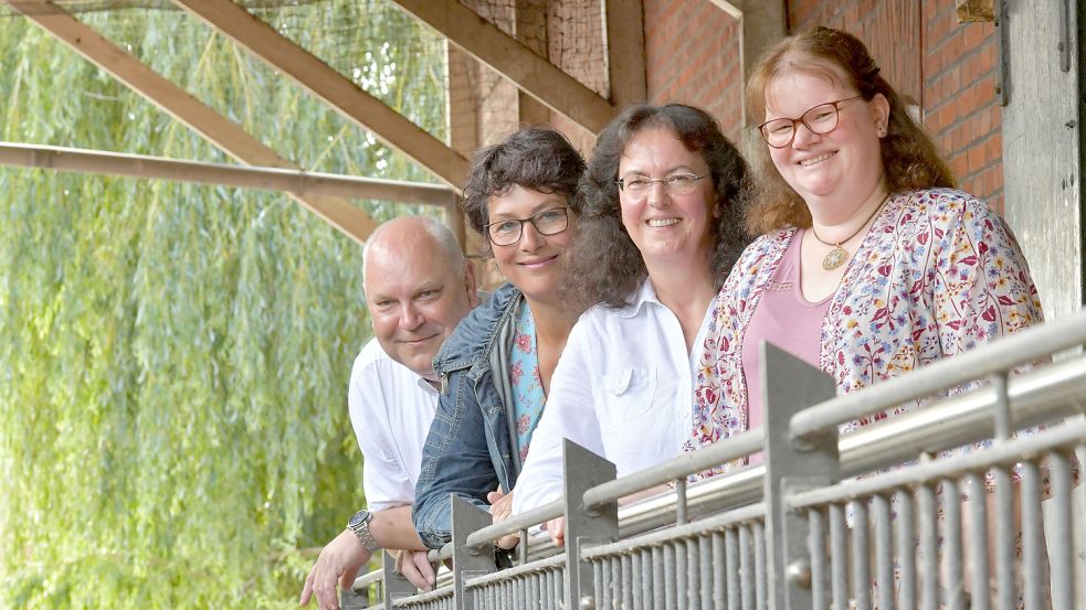 Das Bild zeigt die Pflegeberater des Senioren- und Pflegestützpunktes des Landkreises Leer für das Oberledingerland (von links) Frank Schüür, Tanja Wessel, Katrin Bunke und Stefanie Juniel. Foto: Ortgies