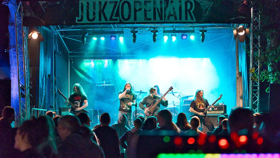 2019 besuchten rund über 500 Menschen das „JuKZ-Open-Air“ in Langholt. Fotos: Studio Leer