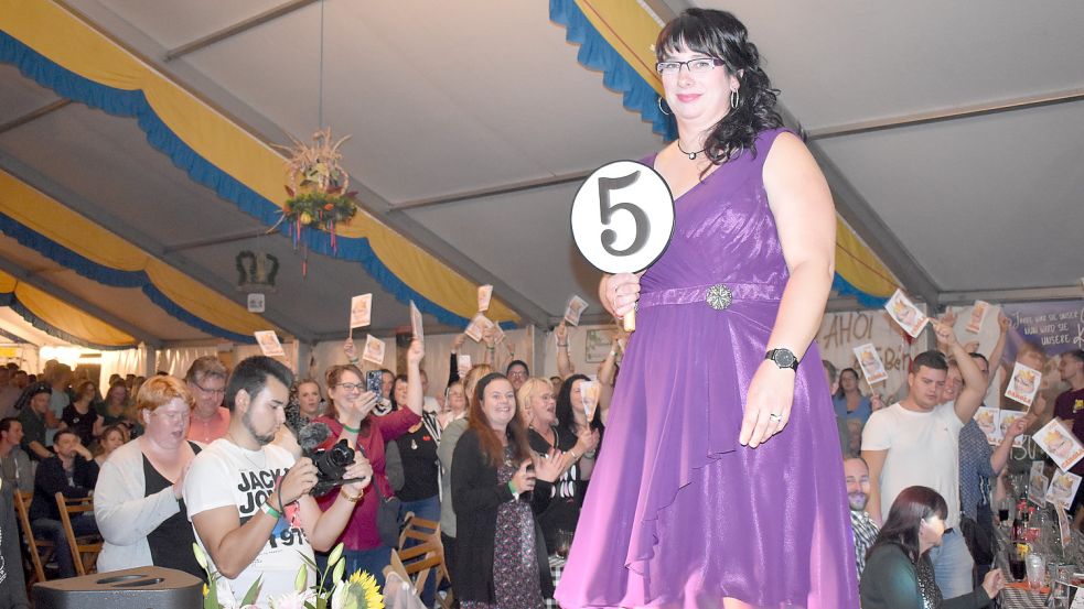 Die Startnummer 5 erwies sich für Carola Feldmann als Glückszahl bei der Wahl zur Erntekönigin. Fotos: Zein