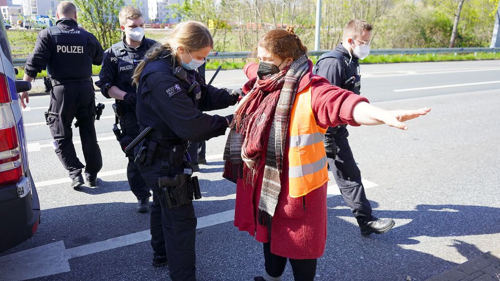 Sonja Manderbach hält zivilen Widerstand und Straßenblockade für legitime Mittel, um auf den Klimawandel aufmerksam zu machen. Foto: Letzte Generation