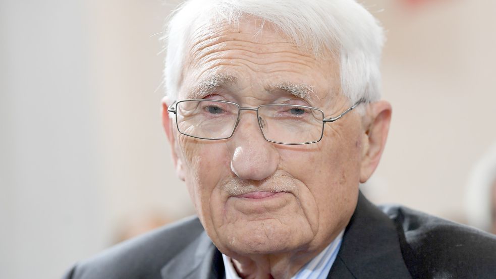 Theoretiker der Demokratie und Kritiker des Internets: Der Philosoph Jürgen Habermas Foto: dpa