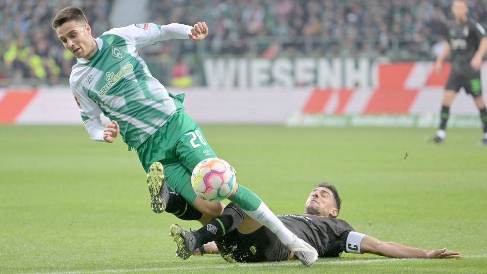 War gegen Mönchengladbach schwer zu stoppen: Bremens Ilia Gruev (links). Foto: imago images/Nordphoto