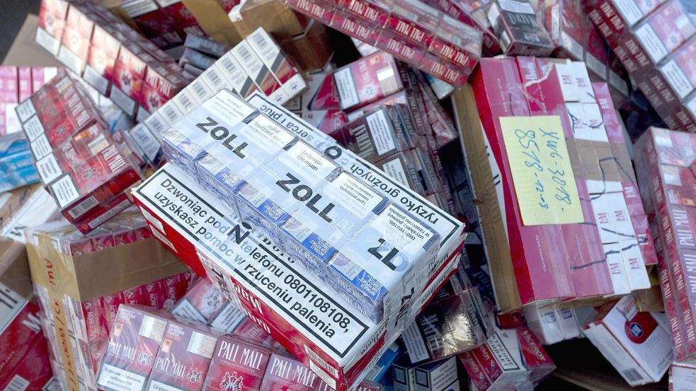370.000 Zigaretten wurden beschlagnahmt. Foto: imago images/Jens Koehler