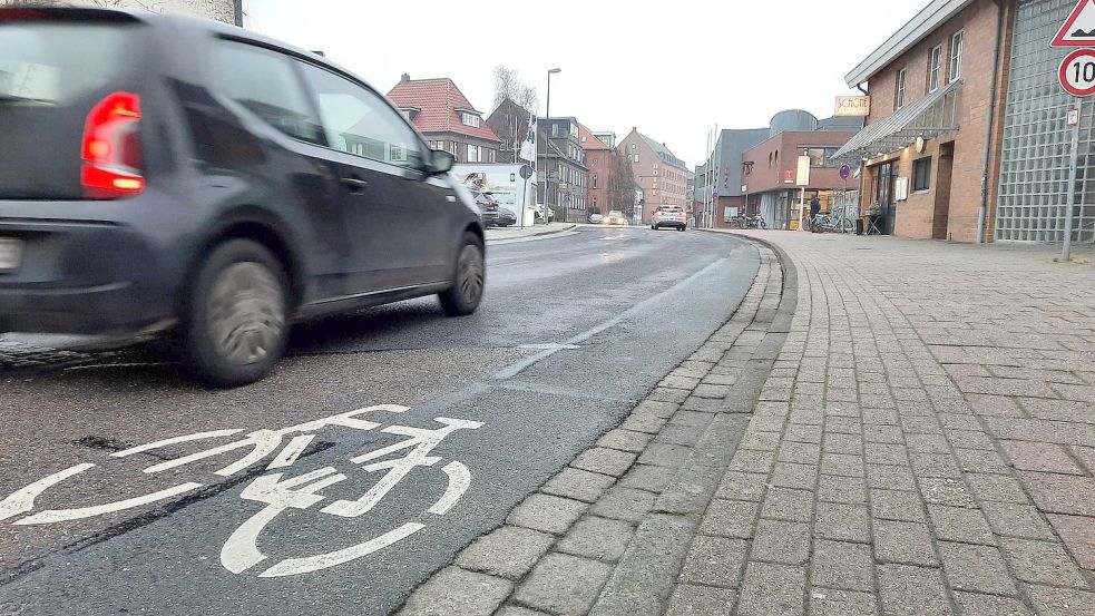 Über mehrere Wochen wurde die Ledastraße immer wieder für den Durchgangsverkehr gesperrt. Foto: Kierstein/Archiv