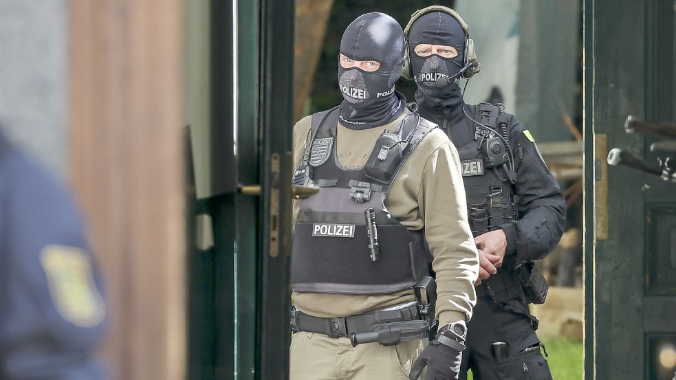 Spezialkräfte der Polizei im Einsatz. Foto: Jan Woitas/dpa