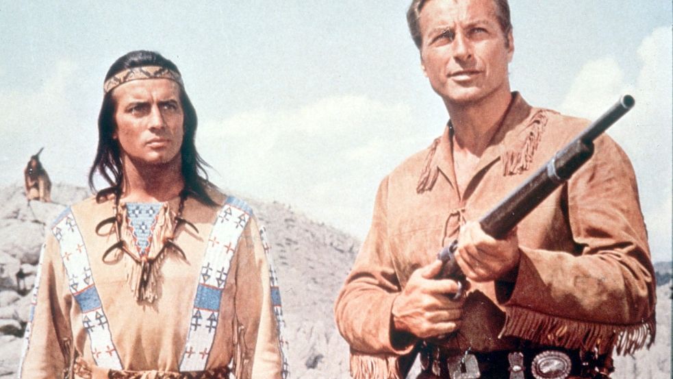 Berühmte Blutsbrüder: Winnetou (Pierre Brice, links) und Old Shatterhand (Lex Barker). Foto: dpa