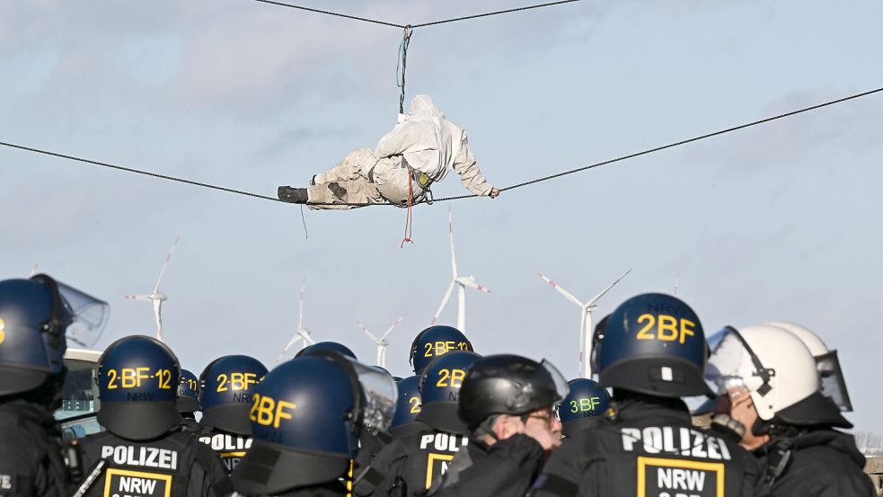 Klimaaktivisten protestieren derzeit gegen die Räumung des Dorfes Lützerath in Nordrhein-Westfalen. Foto: dpa/Federico Gambarini