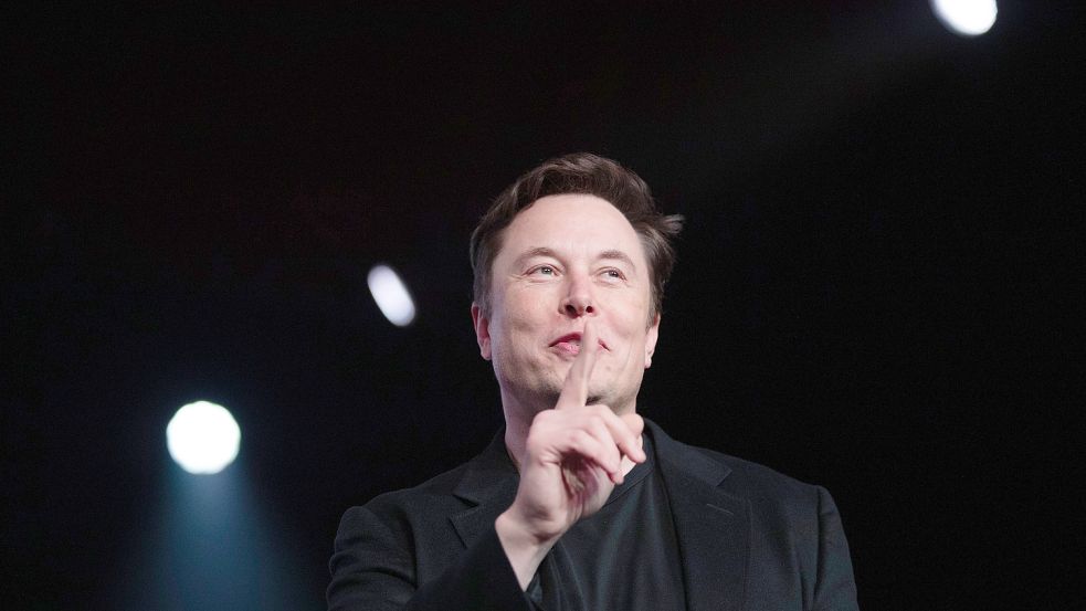 Tesla-Chef Elon Musk hatte das Autopilot-Video stolz verbreitet - nun werden unschöne Hintergründe über den Clip bekannt. Foto: dpa/AP/Jae C. Hong