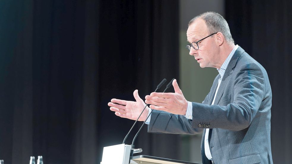 CDU-Chef Friedrich Merz bei einem Auftritt in Neukölln. Zuvor hatte er von „kleinen Paschas“ gesprochen, die später Taten wie in der Silvesternacht verüben würden. Foto: Imago/Stefan Zeitz