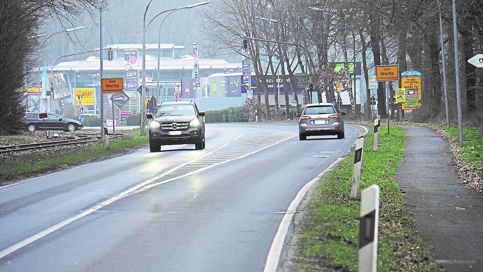 Von Sögel aus kommend werden Autofahrer bald in einen Kreisverkehr geleitet. An der rechten Seite siedelt sich das Unternehmen „Eatventure“ an. Foto: Moormann