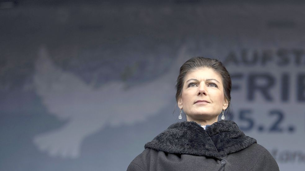 Die Linken-Politikerin Sahra Wagenknecht steht vielerorts in der Kritik, nicht zuletzt aufgrund ihrer Friedensdemo zusammen mit Alice Schwarzer. Foto: Imago Images/ IPON