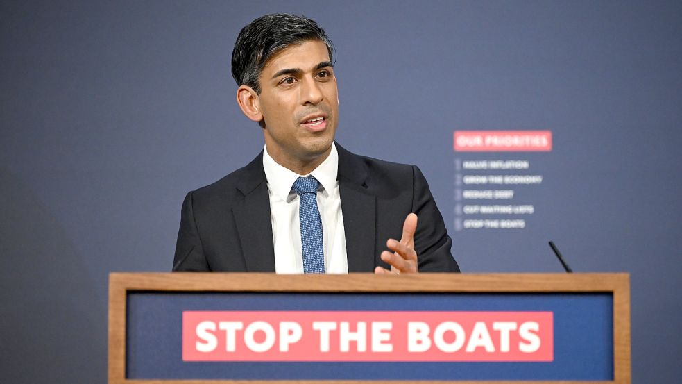 Der britische Premierminister Rishi Sunak verfolgt eine neue Strategie gegen Asylbewerber. Foto: dpa/Leon Neal