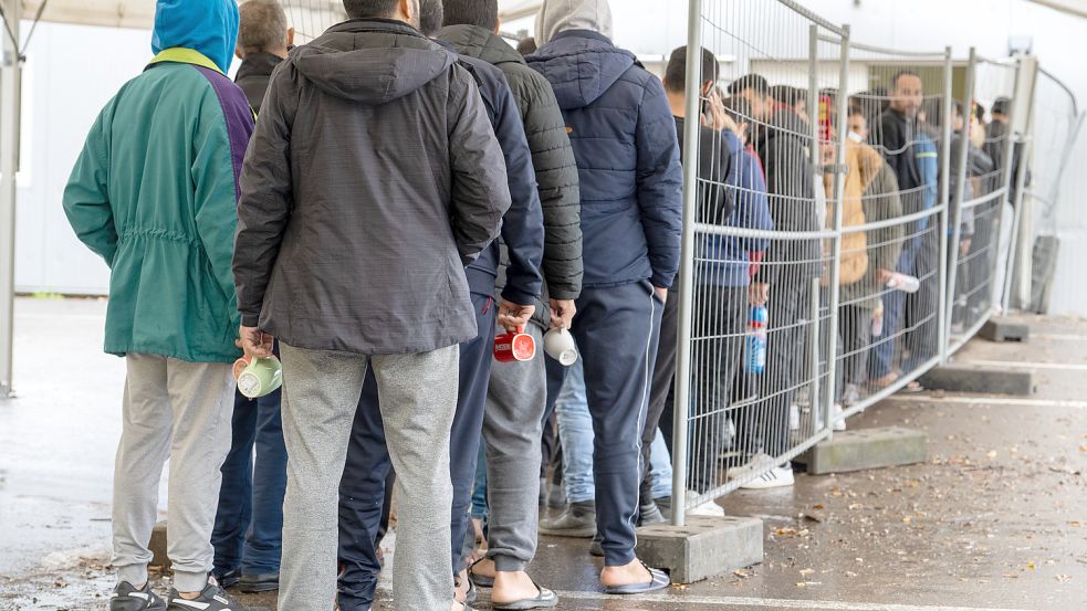 Asylverfahren dauern in Deutschland wieder länger. Flüchtlinge in Landeserstaufnahmestelle. Foto: dpa