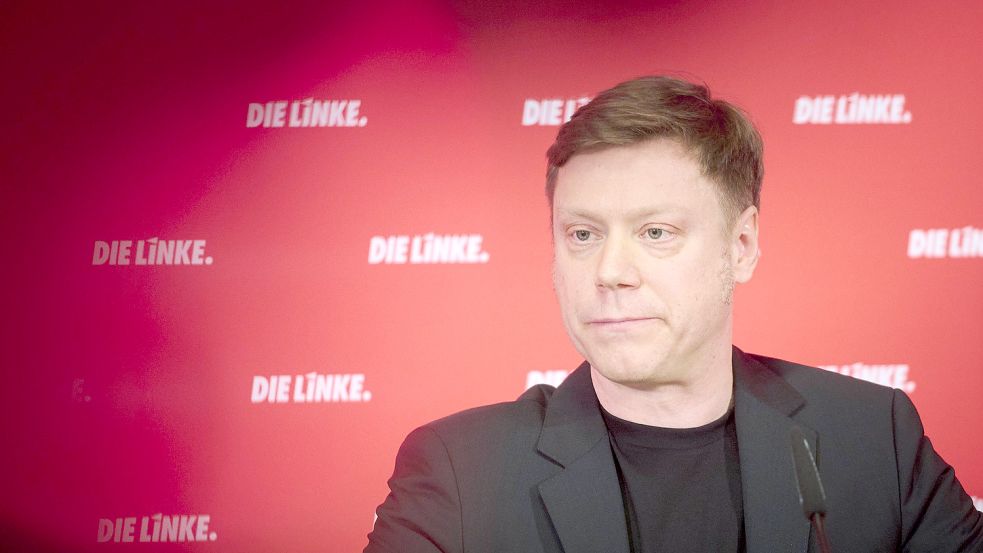 Berlin, Pressekonferenz von Die Linke mit Martin Schirdewan Martin Schirdewan (Vorsitzender der Partei DIE LINKE) gibt a Foto: IMAGO/Christian Spicker