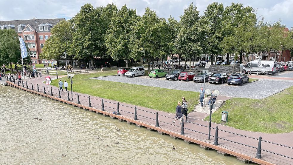 Der Investor will auf dem unteren Parkplatz am Ernst-Reuter-Platz das Vorhaben „Nordbar“ umsetzen. Foto: Nording/Archiv