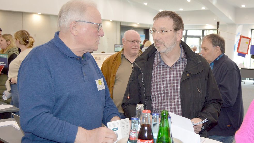 Viele Informationen gab es an den Ständen der Ehrenamtsmesse im Vereinsheim in Ostrhauderfehn. Fotos: Weers