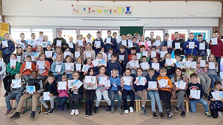 86 Kinder an der Grundschule Ramsloh nahmen am Mathe-Känguru-Wettbewerb teil und wurden mit Urkunden ausgezeichnet. Organisiert hatte den Wettbewerb an der Schule die Lehrerin Madeline Müller. Foto: GS Ramsloh