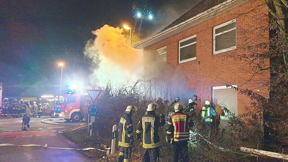 Am späten Abend des 2. Januar 2022 war in einer Unterwohnung in dem Mehrfamilienhaus am Kreisel in Collinghorst ein Feuer ausgebrochen. Archivfoto: Loger