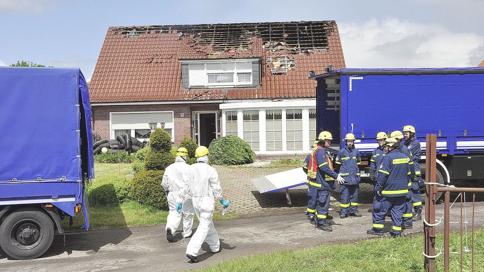 Auch am Dienstag waren Einsatzkräfte vor Ort. Foto: Wolters