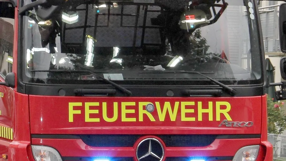 Im Friesoyther Ortsteil Markhausen ist ein Feuer im Baustoffhandel Siemer an der Hauptstraße ausgebrochen. Die Feuerwehr ist mit einem Großaufgebot im Einsatz, um die Flammen zu löschen. Symbolfoto: Pixabay