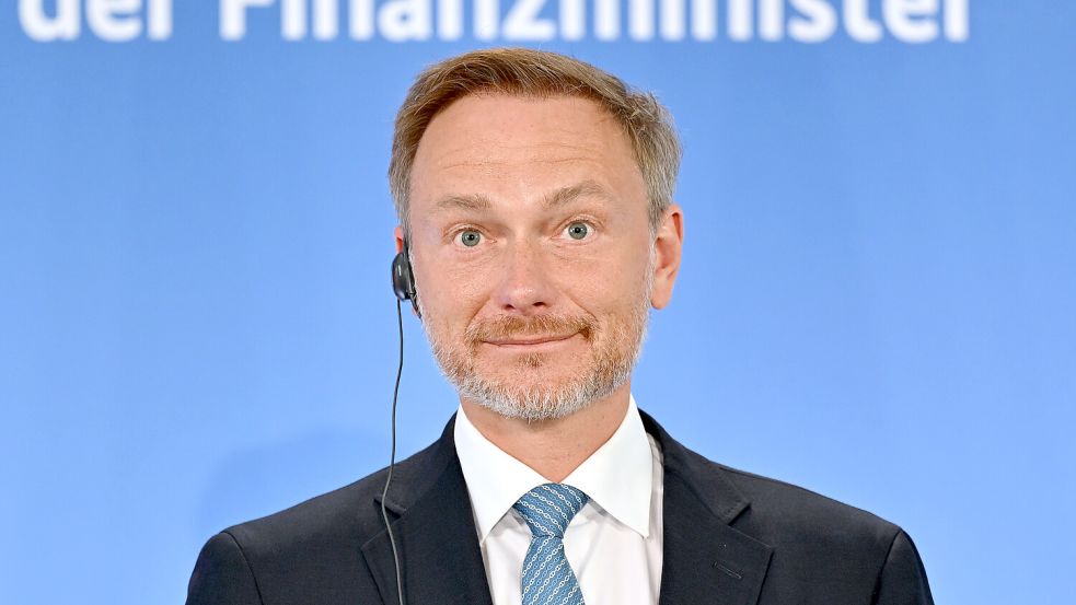 FDP-Bundesfinanzminister Christian Lindner plant harte finanzielle Einschnitte. Unter anderem im Familienministerium. Foto: dpa/Martin Schutt