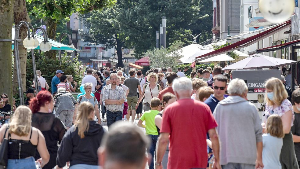 Anlässlich des Töpermarktes ist die Fußgängerzone in Leer auch immer gut besucht. Foto: Ortgies/Archiv