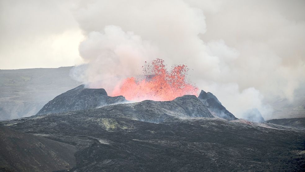 Am Fuße des Vulkans Fagradalsfjall wurden erste Zeichen eines Erdbebens gedeutet. Foto: imago images/Wirestock