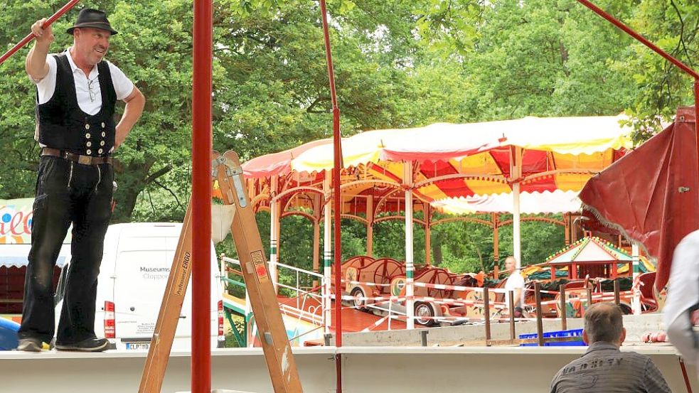 Bei der „Historischen Dorfkirmes“ dreht das Museumsdorf die Zeit zurück und lässt Erinnerungen an die 1950er-Jahre wach werden. Foto: Museumsdorf