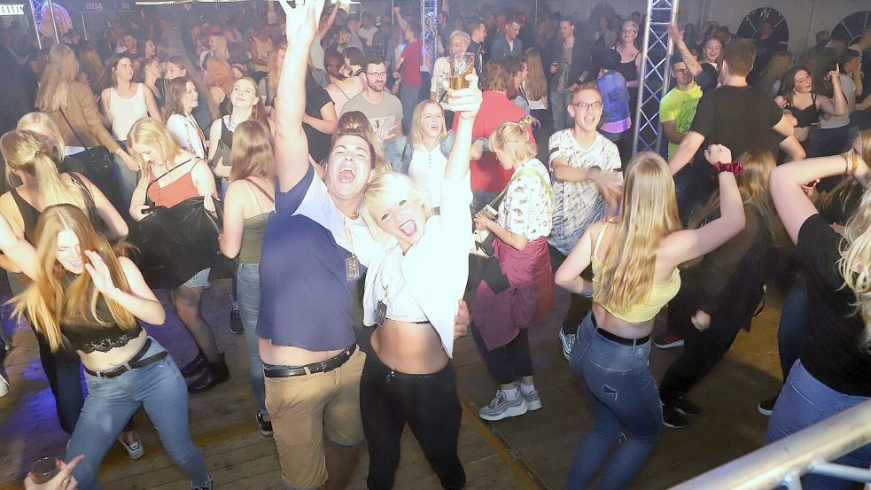 In Strücklingen wird wieder Sommernachtsfete gefeiert. Das ist traditionell der Auftakt zum Schützenfest-Wochenende. Archivfoto: Passmann