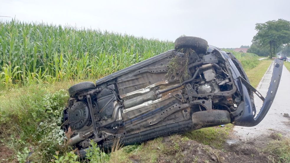 Ein Fahrzeug hat sich in Klostermoor überschlagen. Foto: Weers