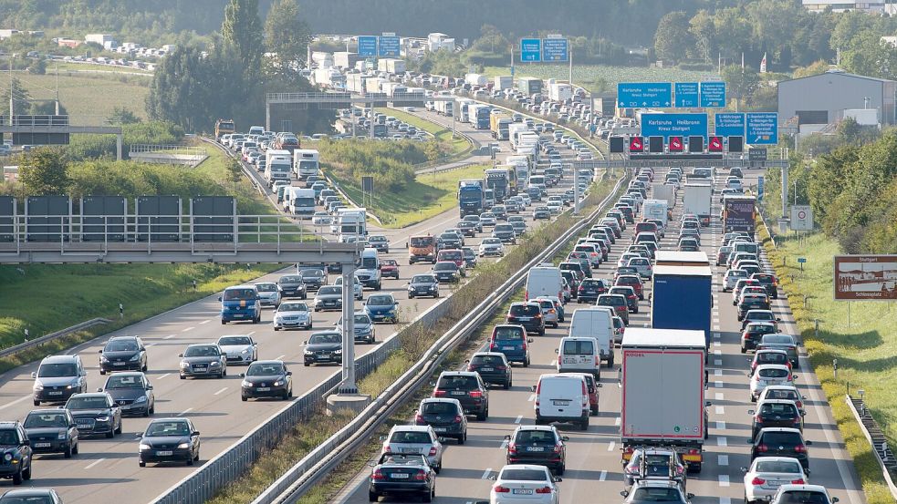 Und es rührt sich nichts: Am Balkan erwartet die Bewohner wieder ein Stau-Wochenende ohne Entkommen. Foto: dpa/ Sebastian Kahnert