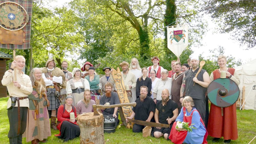 Rund 30 Fans des 9. bis 12. Jahrhunderts hatten am Wochenende zum Mittelaltermarkt nach Breinermoor am See eingeladen. Foto: Wieking