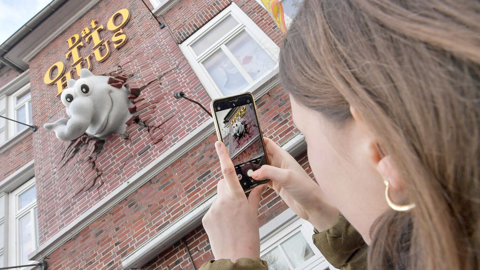 Auch ein beliebtes Fotomotiv: Der Ottifant in der Wand. Foto: Ortgies/Archiv